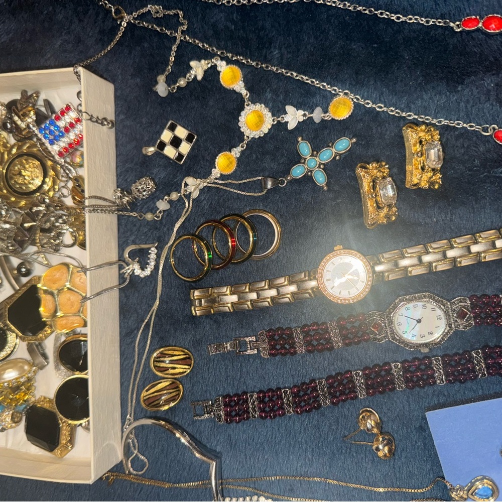 Huge Bundle Vintage Jewelry Mystery Grab Bag - Estate Jewelry Lot Surprise Box - Picture 8 of 14